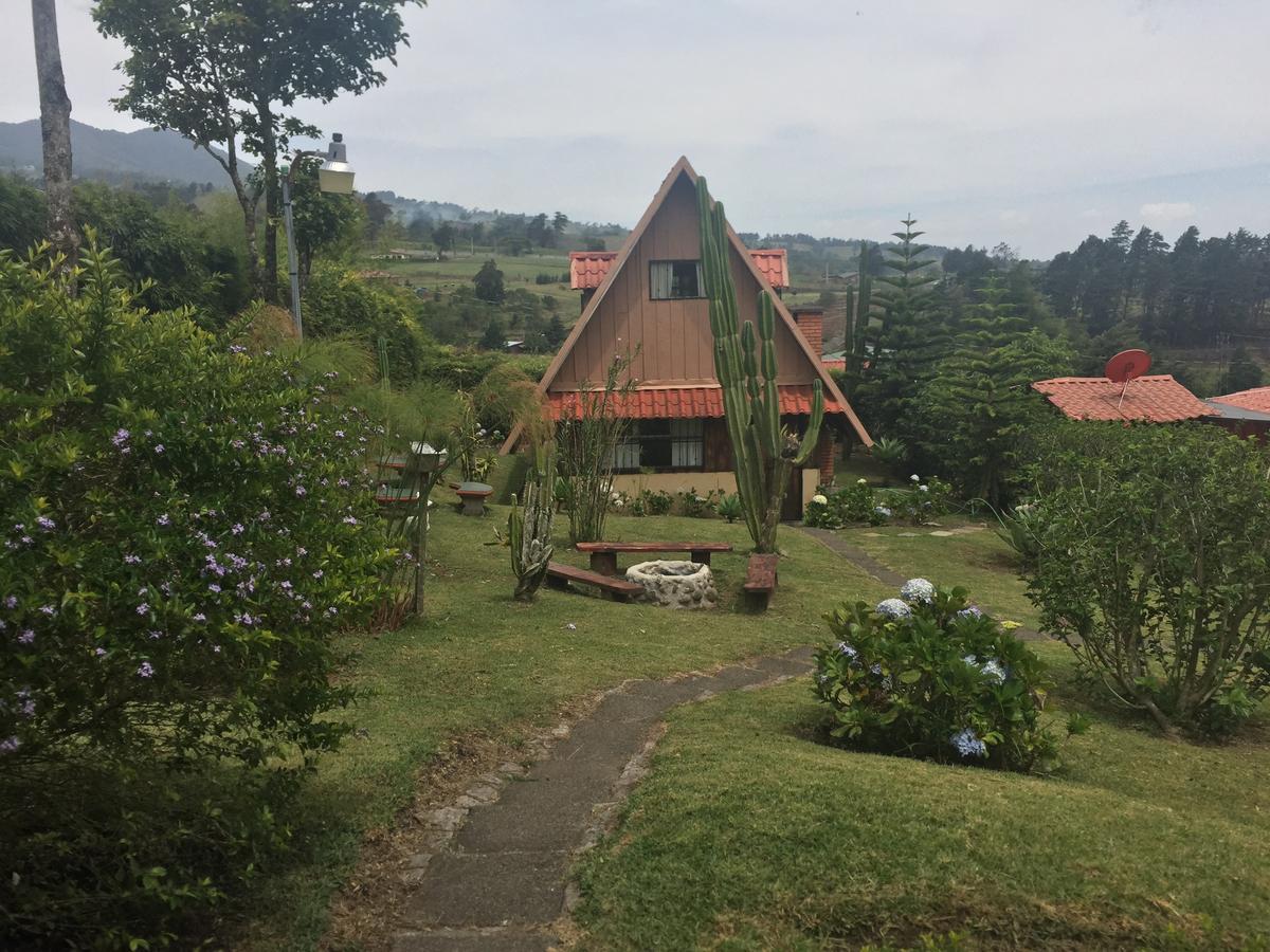 Hotel Chalets Los Volcanes Fraijanes ภายนอก รูปภาพ